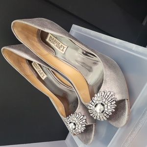 Badgley Mischka Silver Peeptoe Pumps Size 8.5